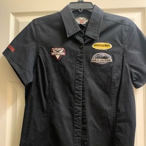 Ladies Harley Davidson black button down like new
Pet and smoke free home